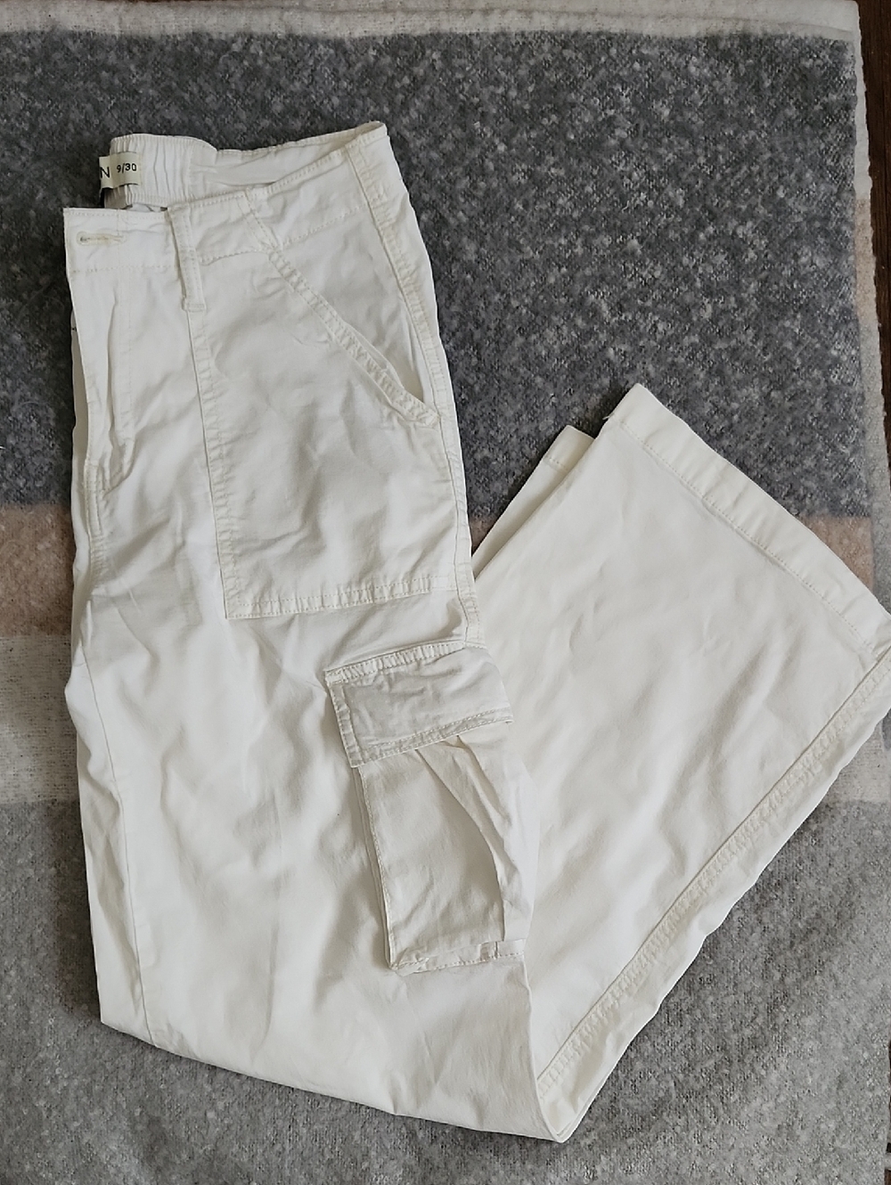 LoveGen Women’s Off-White Cargo Pants